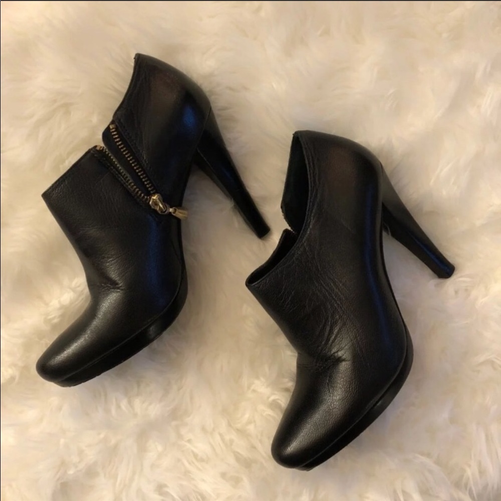 Diane Von Furstenberg black leather booties size 7